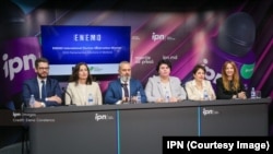 Reprezentanți ai ENEMO - Rețeaua Europeană a Organizațiilor de Monitorizare a Alegerilor susțin o conferință de presă privind desfășurarea campaniei electorale, 16 septembrie 2025