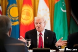 Президент США Дональд Трамп на зустрічі з лідерами п’яти країн Центральної Азії - Казахстану, Киргизстану, Таджикистану, Туркменістану та Узбекистану, Вашингтон, США, 6 листопада 2025 року