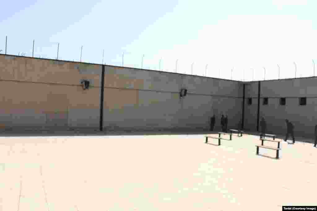 هواخوری ساختمان سیاسی