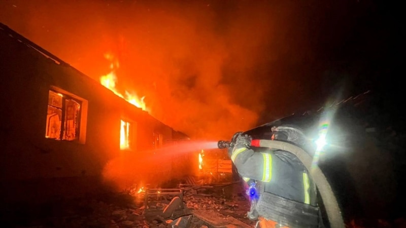 Не менее 10 человек пострадали после российских ударов по Украине