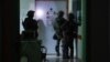 Израильские военные на территории больницы в Газе 
