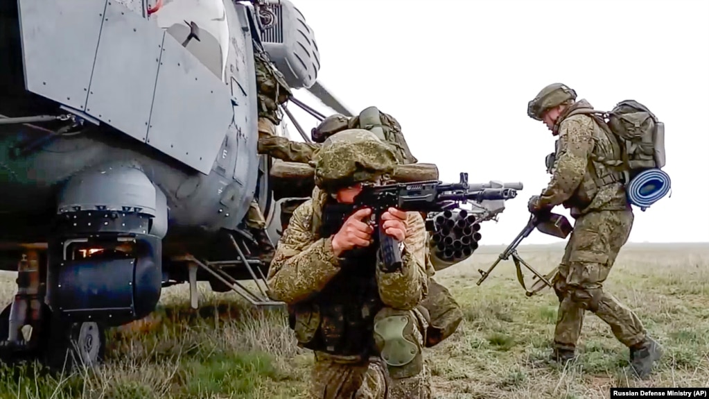 Российские военные в оккупированном Крыму отработали проведение десантных операций
