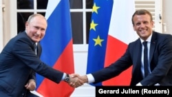 Ruski predsjednik Vladimir Putin i francuski predsjednik Emmanuel Macron