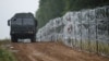 Poljska je poslala hiljade vojnika na granicu sa Belorusijom, a takođe je počela i izgradnju ograde od bodljikave žice.