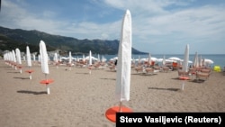 Gotovo prazne plaže na crnogorskom primorju tokom kovid perioda, avgust 2020.