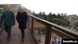 Путин и Греф в крымском отеле Сбербанка "Мрiя"