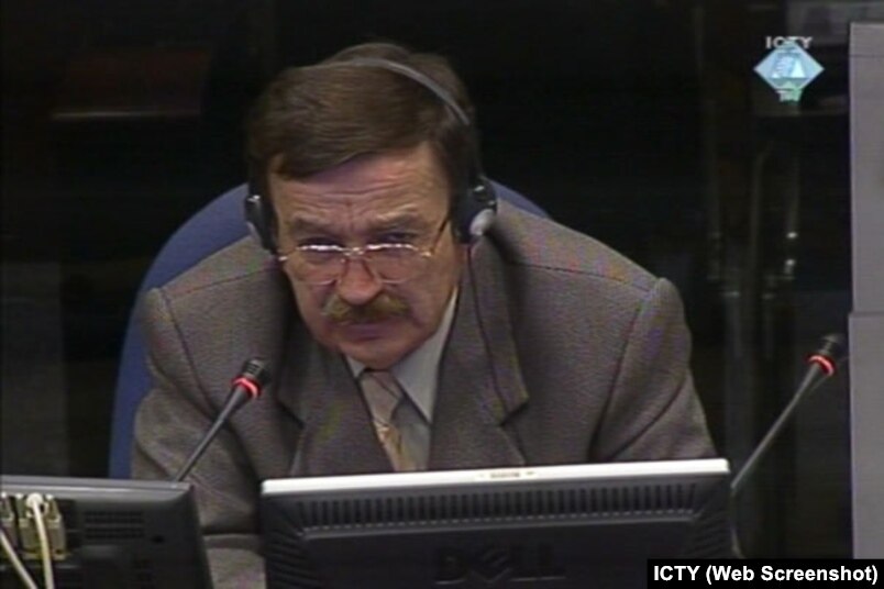 Jeliq në gjyqin ndaj Vlladimir Llazareviqit në Hagë më 2007.
