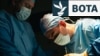 Kirurgët ukrainas gjatë programit vëzhgues "Operacioni Ukraina" në Shëndetësinë e Universitetit të Oklahomës (OU Health)