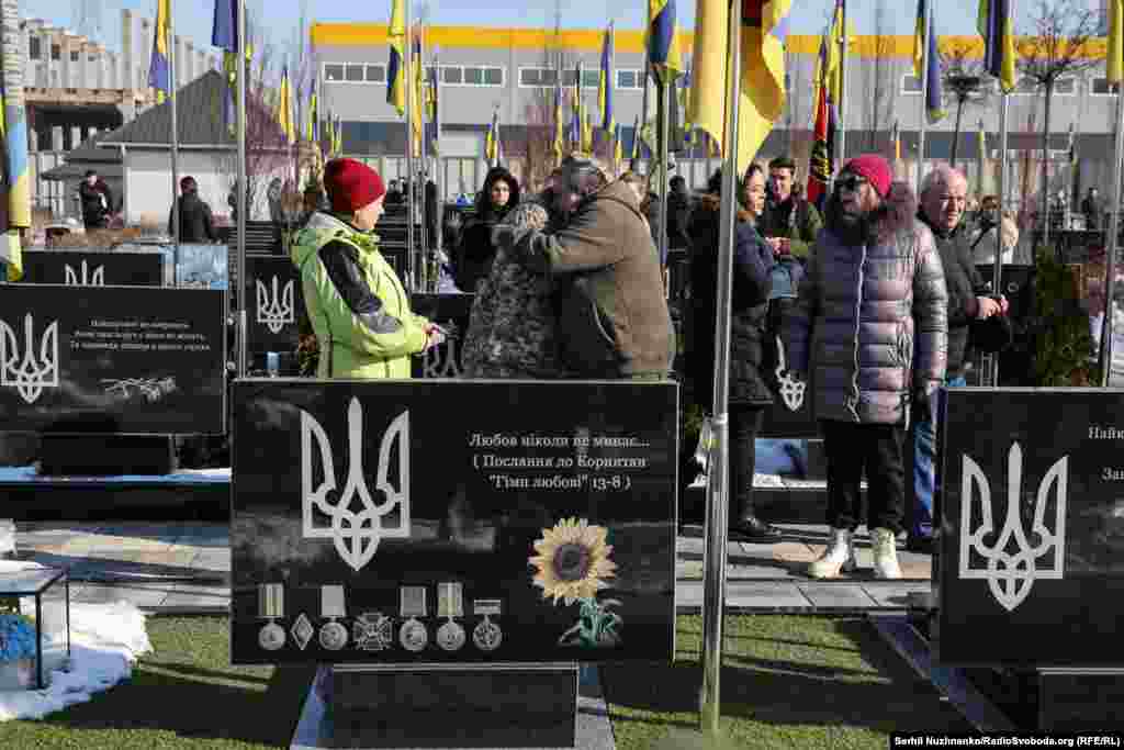 У Бучі відбулися заходи із вшанування памʼяті загиблих мирних жителів та захисників України.&nbsp;На міському кладовищі пройшла поминальна панахида