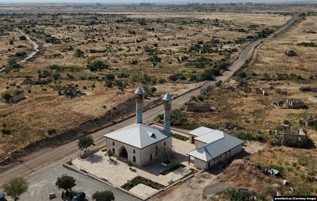Një xhami e restauruar rishtazi në rrethin e Agdamit në Azerbajxhan.