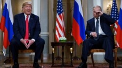 Президент США Дональд Трамп (слева) во время встречи с президентом России Владимиром Путиным в Хельсинки в июле 2018 года