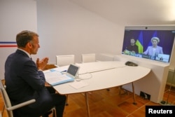 Întâlnirea din 17 august a Coalition of the Willing a fost condusă de președintele Franței, Emmanuel Macron. Zelenski a fost la Bruxelles, alături de Ursula von der Leyen.