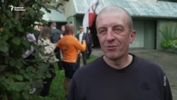 Алты жыл күткөн эркиндиктин абасы. Беларуста 25 саясий туткун абактан чыкты 