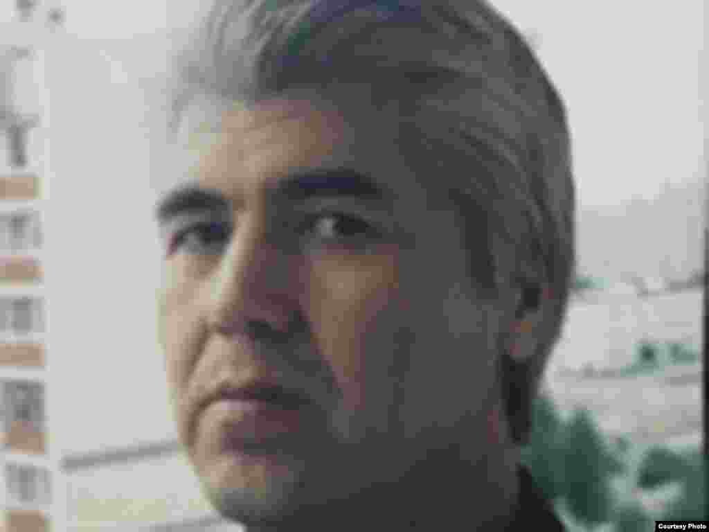 Муҳаммад Бекжон 1999 йилнинг феврал ойида Тошкентда бўлган портлашларга алоқадорликда айбланиб, суд қарорига кўра 15 йил муддатга озодликдан маҳрум қилинган эди. Мухолифат лидери Муҳаммад Солиҳнинг укаси Муҳаммад Бекжон айни пайтда Қашқадарё вилоятидаги Косон қамоқхонасида сақланмоқда. 52 яшар Бекжоннинг қамоқда силга чалингани айтилмоқда.