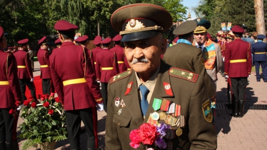 Догги стиліндегі жалаңаш орыс әйелдерінің суреттері