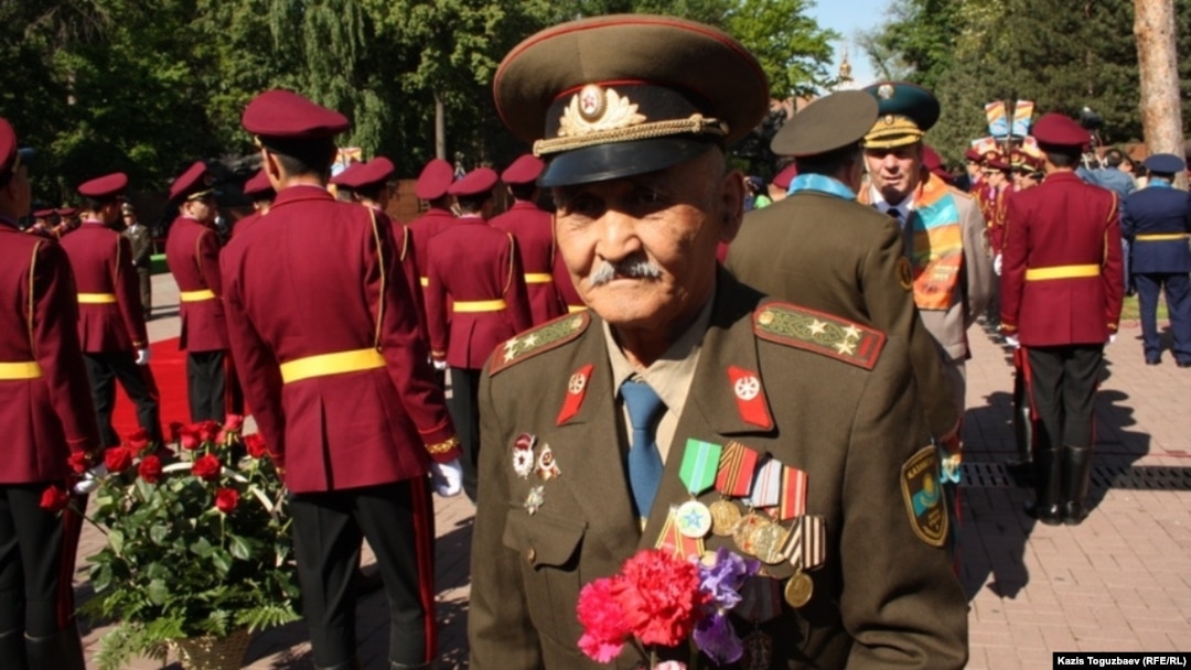 Бір киска және екі сиқыр