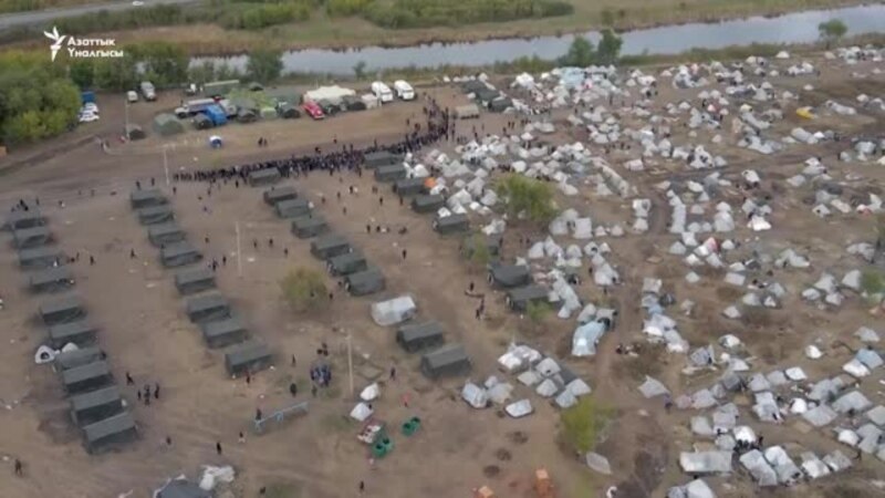 Орусия: үйгө кайта албаган мигранттардын лагери
