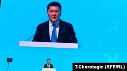 Ерлан Қарин "Қазақстан тарихының өзекті мәселелері: жаңа көзқарастар және ізденістер" тақырыбындағы ғылыми форумда сөйлеп тұр. 25 қаңтар, 2025 жыл.