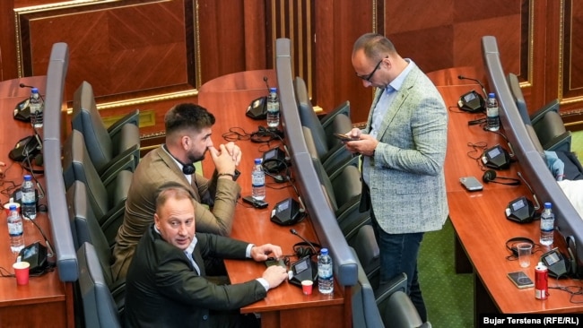 Deputetë të Listës Serbe.