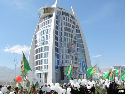 Дәретханада жыныстық қатынасқа қараңыз Ескі әйелдер туралы порно