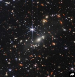 Галактический кластер SMACS 0723, отретушированное изображение телескопа JWST