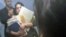 تصویری از فیلمی که شهرزاد میرقلی‌خان از هنگام دریافت مدارک منتشر کرده است.