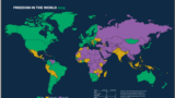 Сүрөт Freedom House уюмунун баяндамасынан алынды. Жашыл түстөгүлөр - "эркин", саргылт - "жарым-жартылай эркин", кызгылт көк - "эркин эмес" өлкөлөр.