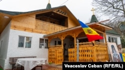 Fosta trapeză a complexului parohial din Dereneu, folosită pentru slujbele oficiate de preotul Florinel Marin de la Mitropolia Basarabiei.