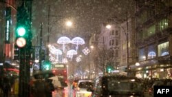 Ninge pe Oxford Street