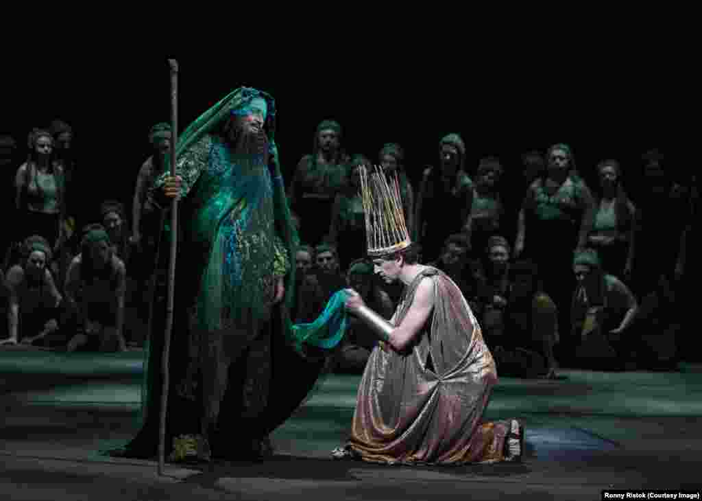 Oedipe (Sébastien Soulès) și Tiresias (Kai Wefer), Gera