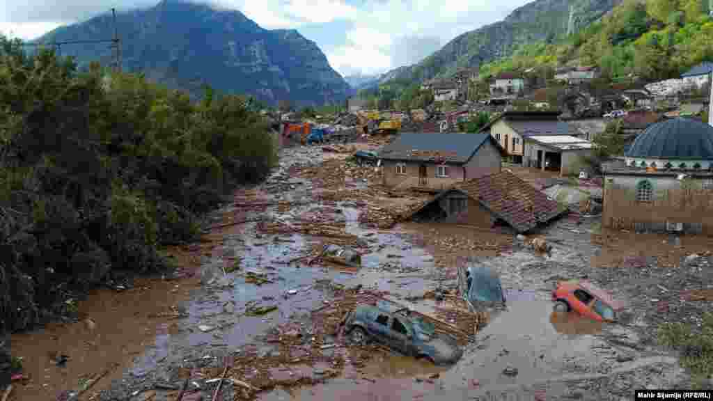 Selo Donja Jablanica 7. oktobra nakon razornih poplava i klizišta u Bosni i Hercegovini.