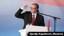 Serbiya prezidenti Aleksandar Vuçiç Belqradda keçirilən mitinqdə