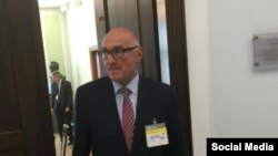 Януш Скалімоўскі (фота з твітэру журналіста Цэзарыя Гмыза)