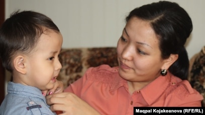 Әйелдер қуыршақтарды сиқырлайды