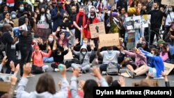 د بریتانیا په بریستول کې شاوخوا لس زره کسانو ګډون کړی و.
