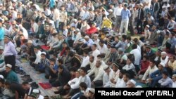  Eid al-Fitr prayers are held in the Muhammadiya Mosque in Dushanbe's Vahdat district last year.