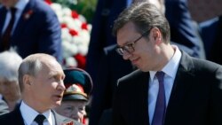 Вучич разговаря с руския президент Владимир Путин преди Парада на победата в Москва, в който участваха и 75 сръбски гвардейци