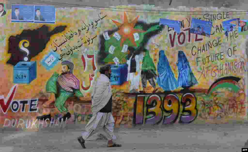 A man walks past an election-themed mural in Kandahar, Afghanistan. (AFP/Banaras Khan)