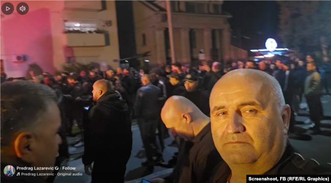 Predrag Llazareviq në protestën në Podgoricë më 27 tetor 2025.