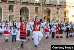 Iurie, alături de alți dansatori, la flash-mob-ul organizat anual de 1 decembrie în Italia.