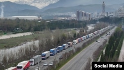 Иран эли үчүн жөнөтүлгөн гуманитардык жүк. Тажикстандын президентинин басма сөз кызматы тараткан сүрөт.