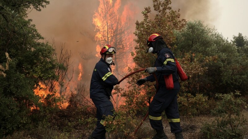 U Grčkoj izgorjelo više od hiljadu objekata, i dalje bukte požari