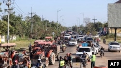 Stanovnici bježe iz Odar Meancheya nakon graničnih sukoba. 8. decembar 2025.