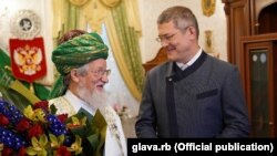 Тәлгать Таҗетдин һәм Радий Хәбиров. 