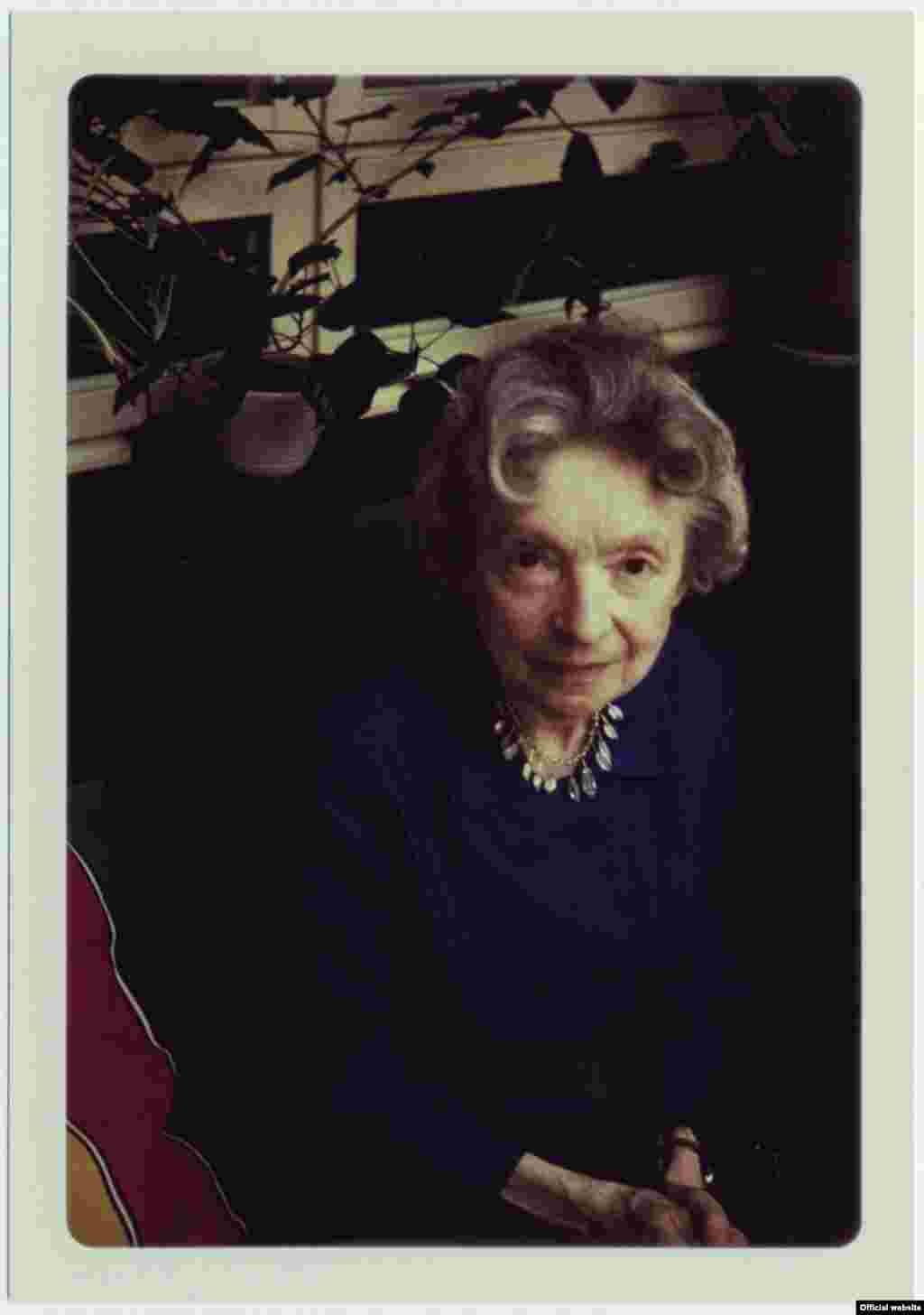 Nelly Sachs în apartamentul ei în anii 1960