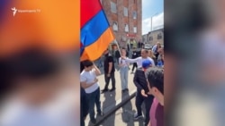 Դարձյալ Քոչարյանին «նստեցնելու» խոստում, ՀՀ տորթ-քարտեզ, սրճարանում ծխող պաշտոնյա. ՔՊ քարոզարշավը Աջափնյակում