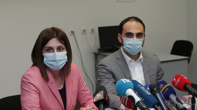 Анаит Аванесян и Тигран Авинян вакцинировались от коронавируса вакциной AstraZeneca