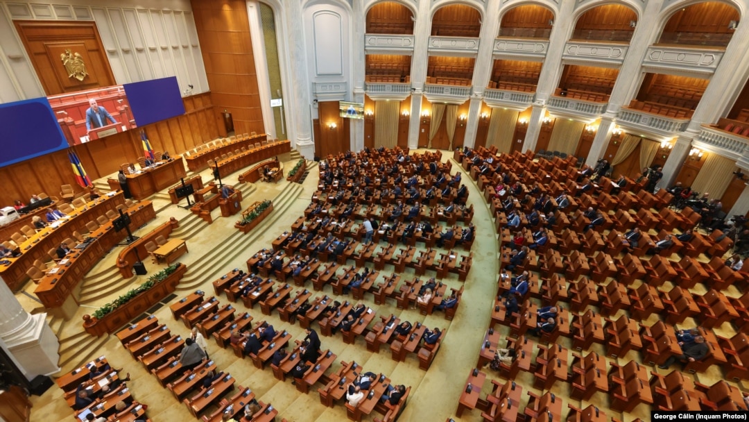 Parlamentul votează, marţi, în plenul comun, cererea de suspendare a preşedintelui Klaus Iohannis, depusă de Opoziţie.