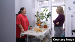 Орусиядан балдарын алып келген Айгүл.