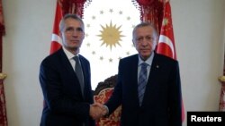 Președintele Turciei, Recep Tayyip Erdoğan, a cerut aderarea Turciei în Uniunea Europeană cu ocazia summitului NATO de la Vilnius, la care liderii Alianței încearcă să îl convingă să fie de acord cu aderarea Suediei la NATO.